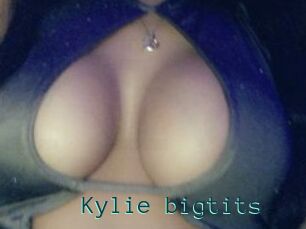 Kylie_bigtits