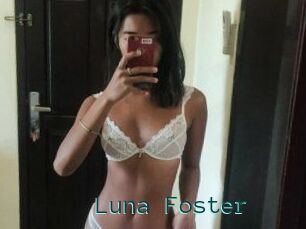 Luna_Foster
