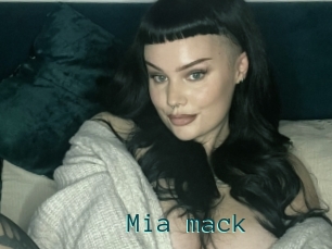 Mia_mack